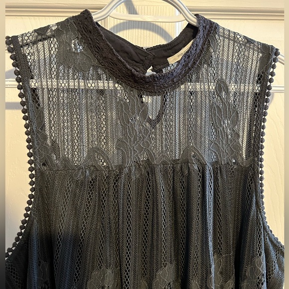 Lace dress sleeveless with gorgeous details - Picture 4 of 11